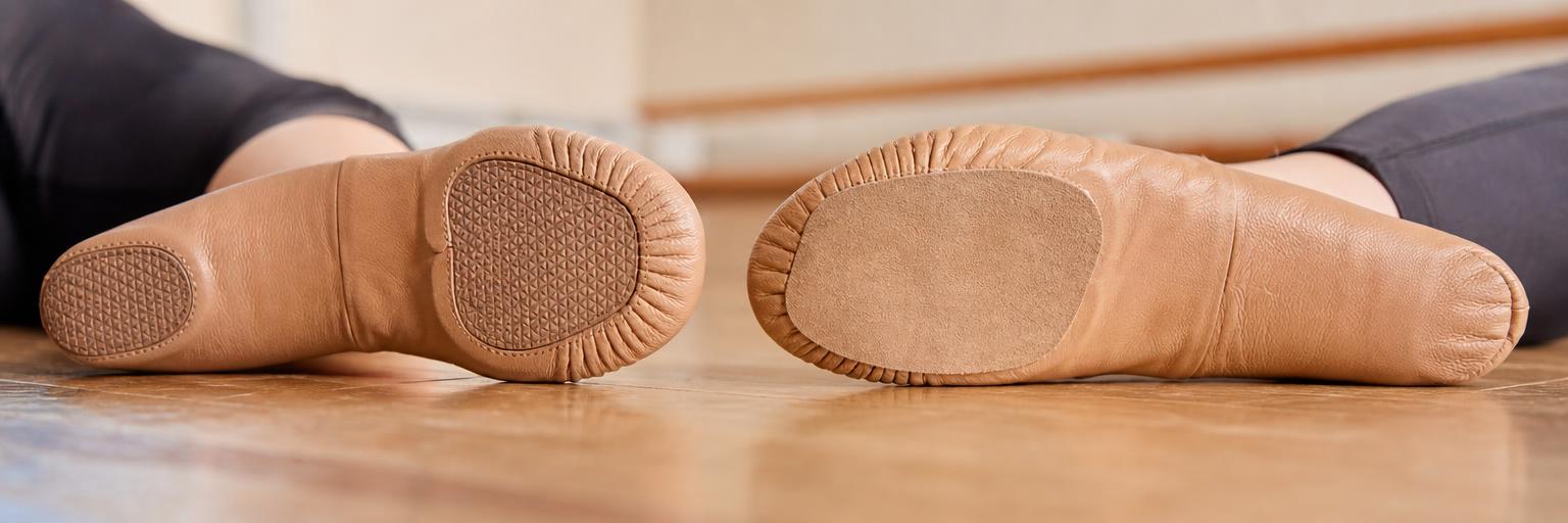 My child has flat feet: do they need special dance shoes